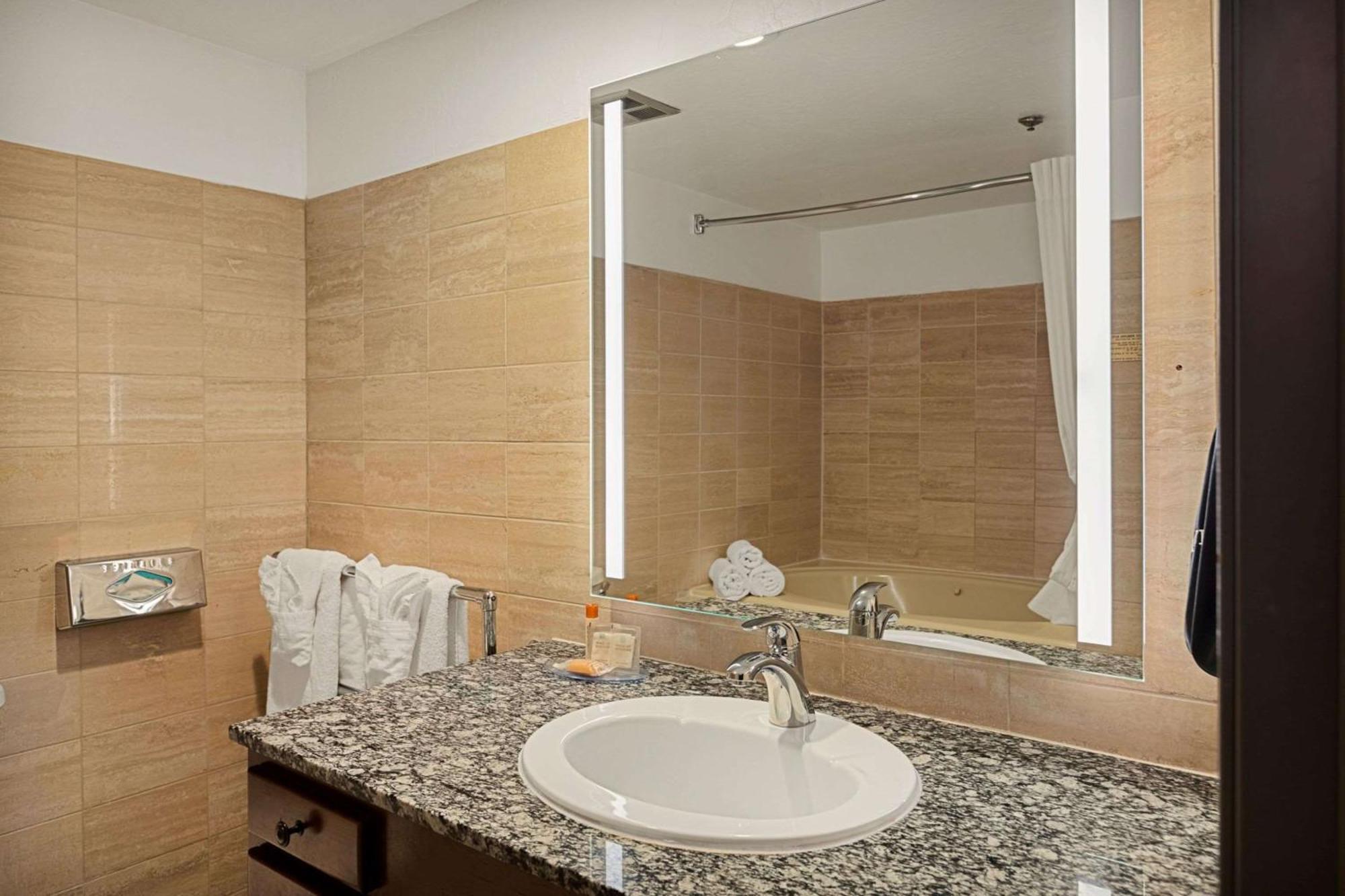 Chateau Big Bear Boutique Hotel, Bw Signature Collection 4*